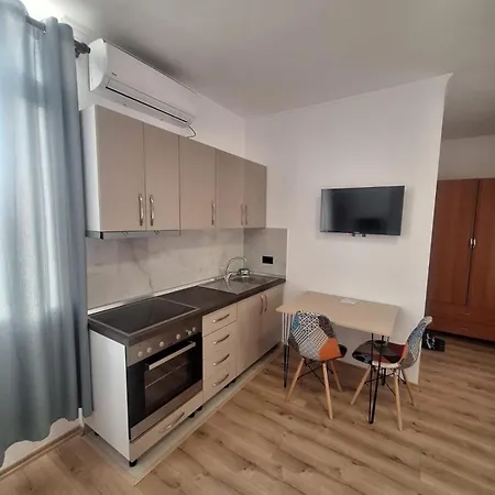 Near Klinika Keit דירה טיראנה